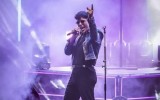 Dal ritmo della musica al primo battito: le si rompono le acque al concerto dei The Kolors